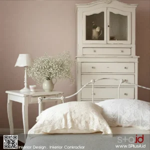 Kamar tidur shabby chic dengan furnitur berwarna putih dengan finishing usang, sprei renda, dan aksesoris floral-design interior jakarta SPlusA.id