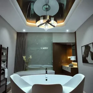 Kamar mandi dengan pencahayaan yang terang dan merata di seluruh ruangan-kontraktor interior splusa.id