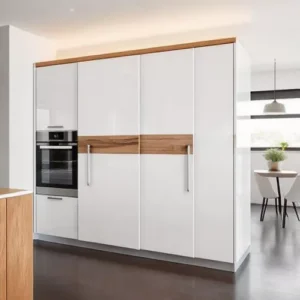 Lemari Dapur Modern dengan Pintu Geser dan Sentuhan Kayu-kontraktor interior splusa.id