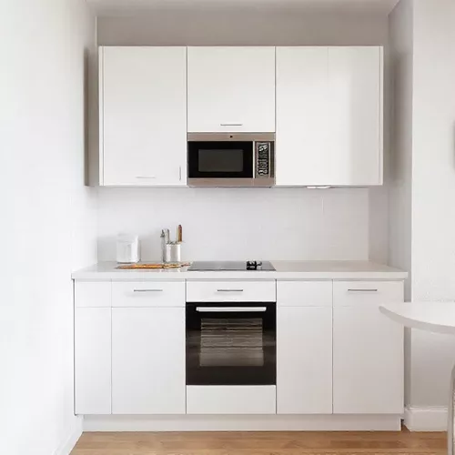 Backsplash putih di dapur mungil minimalis-kontraktor interior splusa.id Backsplash putih di dapur mungil minimalis-kontraktor interior splusa.id