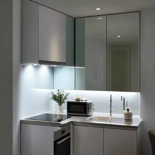 Dapur Mungil Minimalis dengan Backsplash Cermin-kontraktor interior splusa.id Dapur Mungil Minimalis dengan Backsplash Cermin-kontraktor interior splusa.id