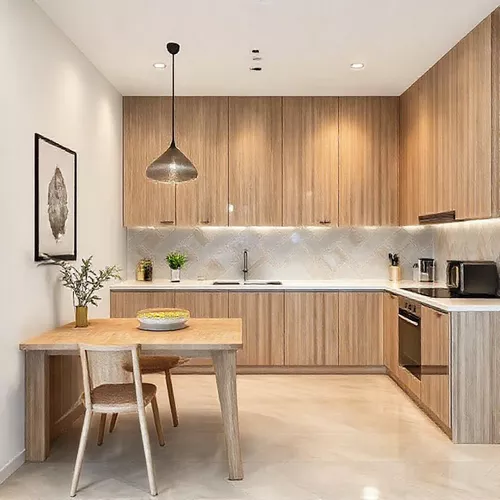 Dapur mungil minimalis dengan sentuhan kayu dan meja makan built-in-kontraktor interior splusa.id Dapur mungil minimalis dengan sentuhan kayu dan meja makan built-in-kontraktor interior splusa.id