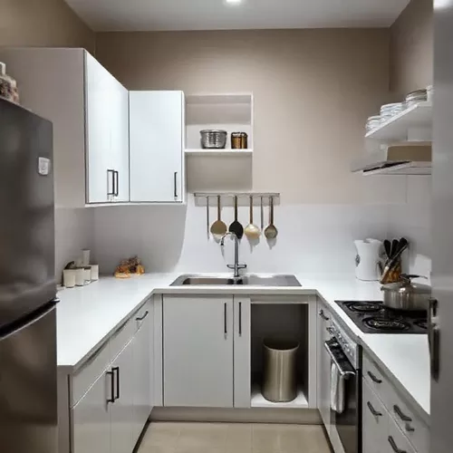 Dapur mungil minimalis yang rapi dan bersih, di rumah di Jakarta-kontraktor interior splusa.id