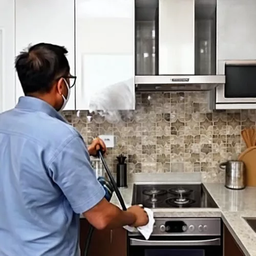 Membersihkan backsplash dapur-kontraktor interior splusa.id Membersihkan backsplash dapur-kontraktor interior splusa.id