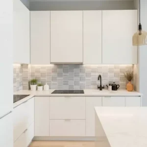 dapur mungil dengan backsplash keramik putih mengkilap- kontraktor interior jakarta SPlusA.id
