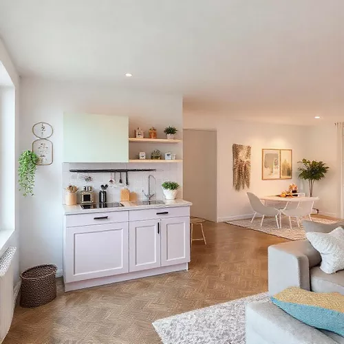 mungil dapur minimalis ukuran 1x1 open plan terbuka dengan ruang tamu-kitchen set putih mungil dapur minimalis ukuran 1x1 open plan terbuka dengan ruang tamu-kitchen set putih