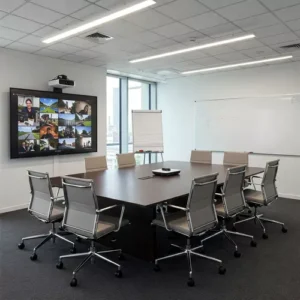 ruang rapat di ruang kerja eksekutif-kontraktor interior kantor splusa.id