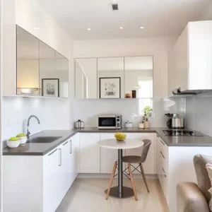 Dapur kecil yang menggunakan cermin untuk menciptakan ilusi ruang-interior splusa.id