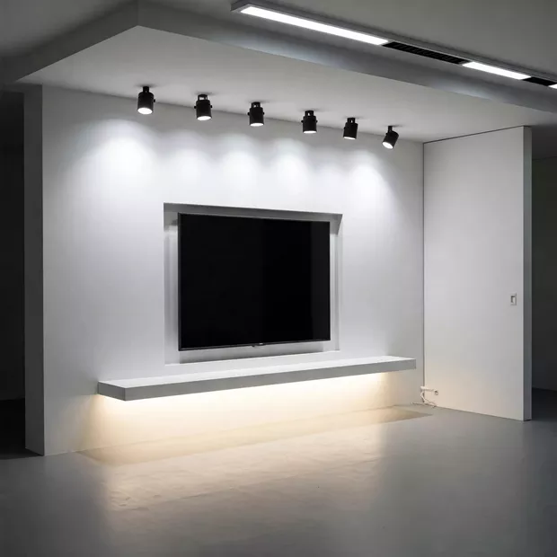 backdrop tv minimalis ruang keluarga dengan pencahayaan spotlight seperti home theater backdrop tv minimalis ruang keluarga dengan pencahayaan spotlight seperti home theater