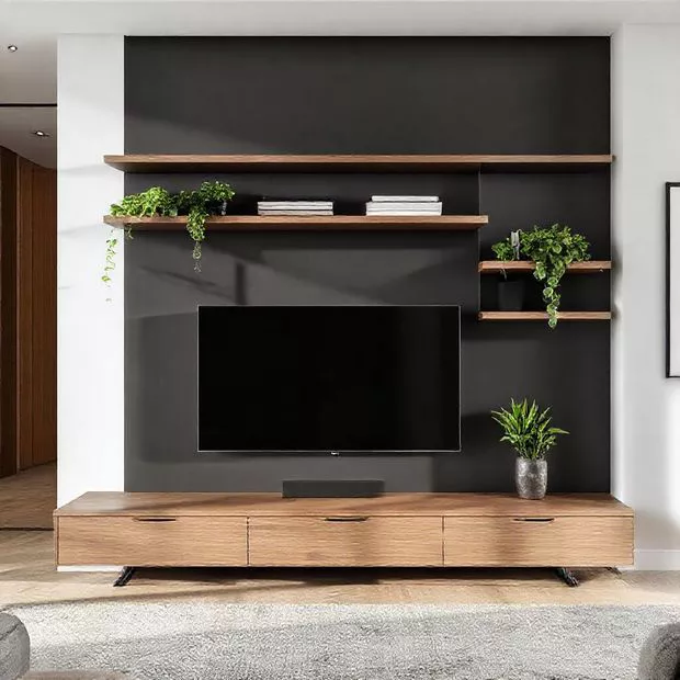 backdrop tv minimalis ruang keluarga dengan rak terbuka dan tanaman hijau natural backdrop tv minimalis ruang keluarga dengan rak terbuka dan tanaman hijau natural