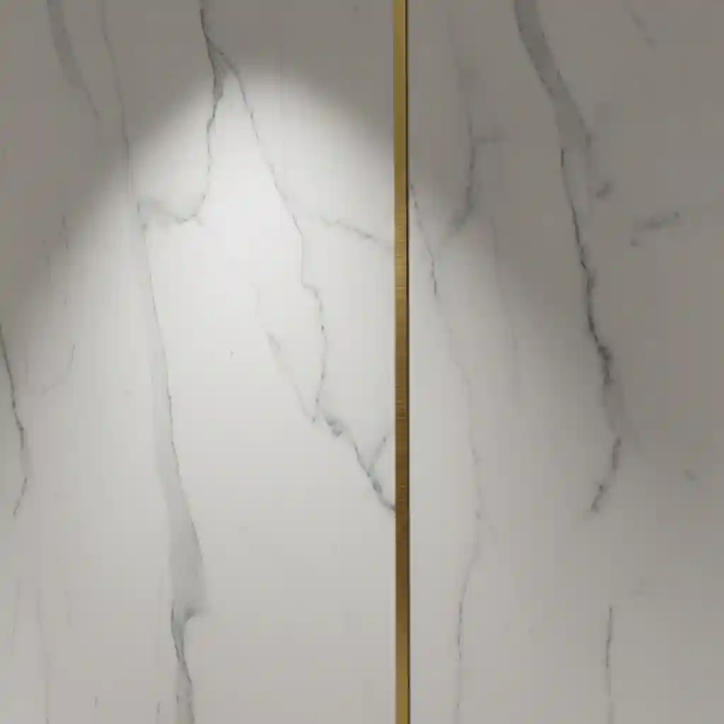 Kombinasi material backdrop HPL motif marmer dan list gold-kontraktor interior jakarta terpercaya splusa.id